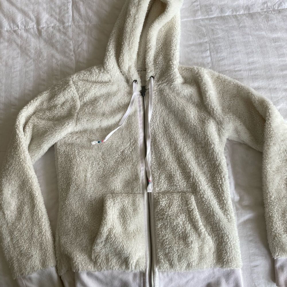 Adorable fuzzy Roxy zip up hoody!